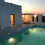 Spiti Su In Paros - Naousa Piscina Privata *